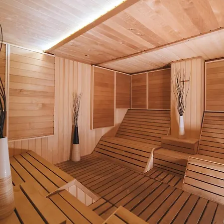 Imola Platan فندق 4*