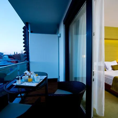 فندق Imola Platan